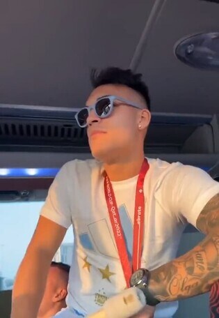 Lautaro Martinez festeggia con un orologio da 130K