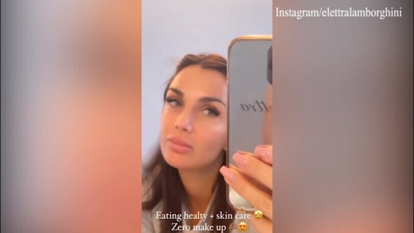 Elettra Lamborghini, la scollatura fa impazzire i fan