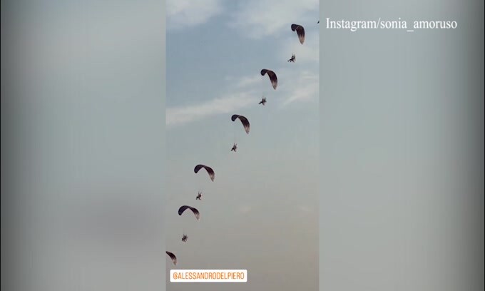 Spettacolo in cielo, Del Piero osserva incantato