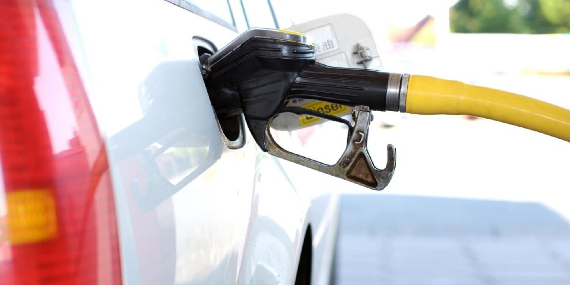 Benzina e diesel, "miracolo di Natale": scendono i prezzi alla pompa
