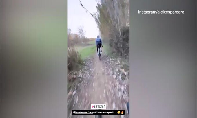 La moto è in garage? Per Espargaro c'è la bicicletta: il passo è impressionante!