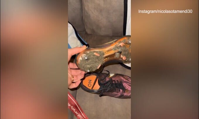 Magliette e scarpe sono intatte: Otamendi conserva tutto, museo alle porte?