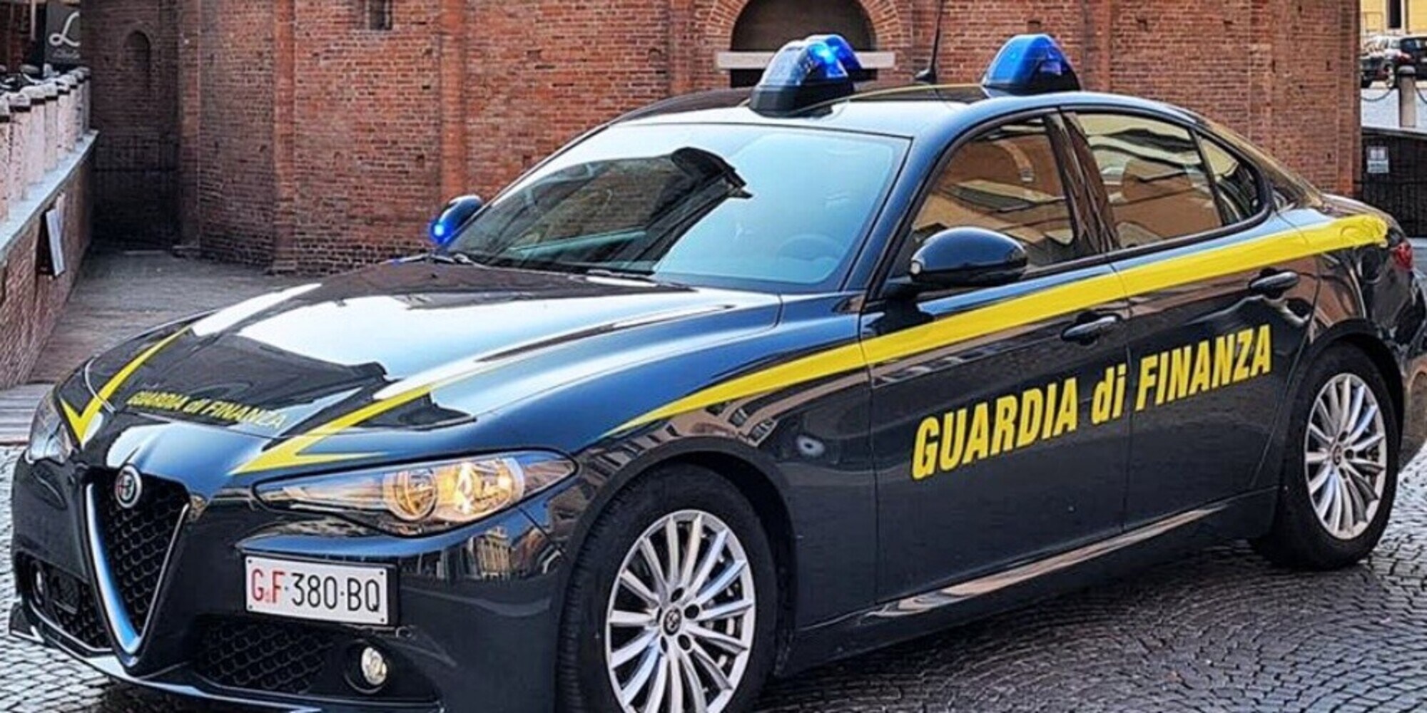 Range Rover rubate e nascoste al porto di Ancona: scoperta maxi truffa