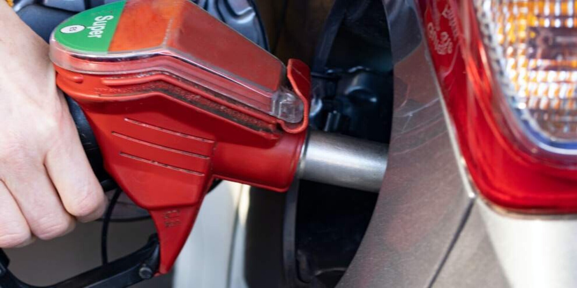 Carburanti: il 31 dicembre termina il taglio delle accise