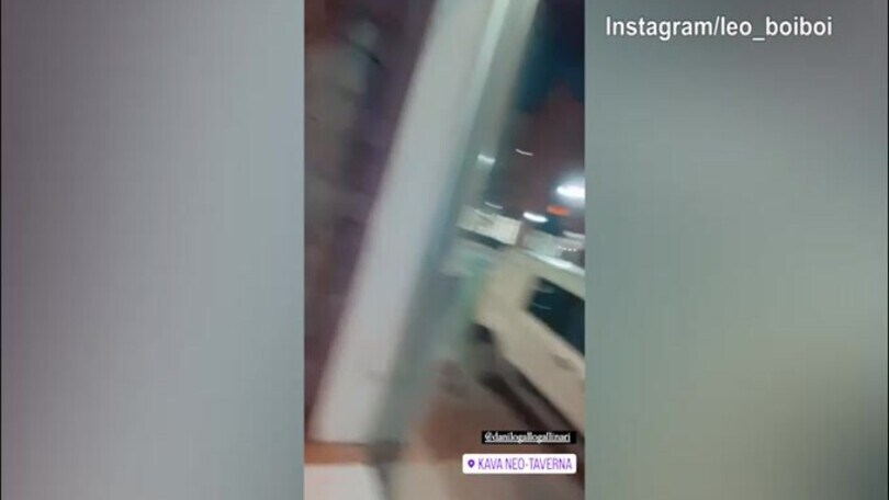 Boi e Gallinari, la cena è romantica...con vista strada