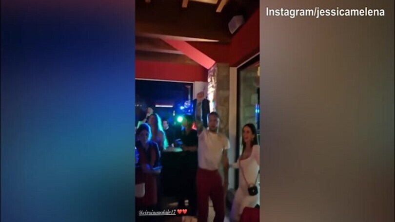 L'arrivo del 2023 festeggiato da Ciro e Jessica con un ballo