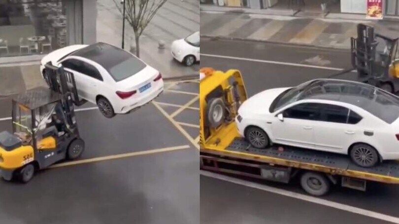 Una soluzione veloce per rimuovere le auto? Usare un...muletto!