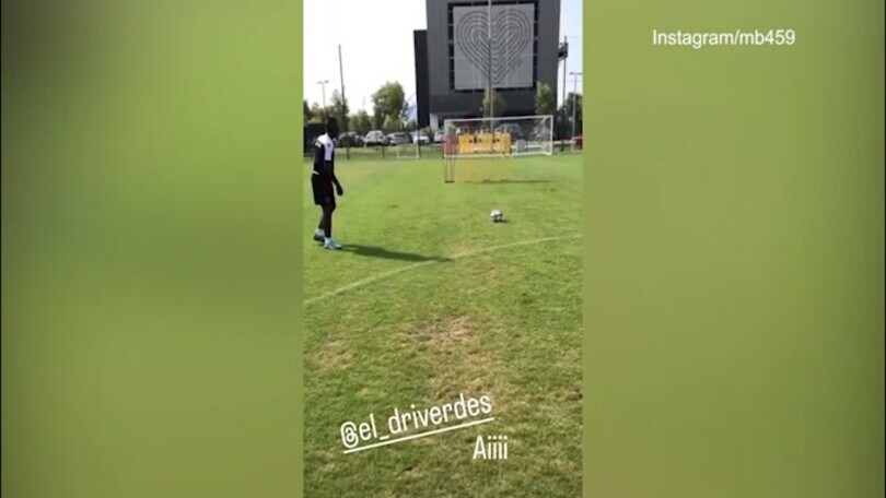 Balotelli professione cecchino: ecco l'allenamento sui piazzati