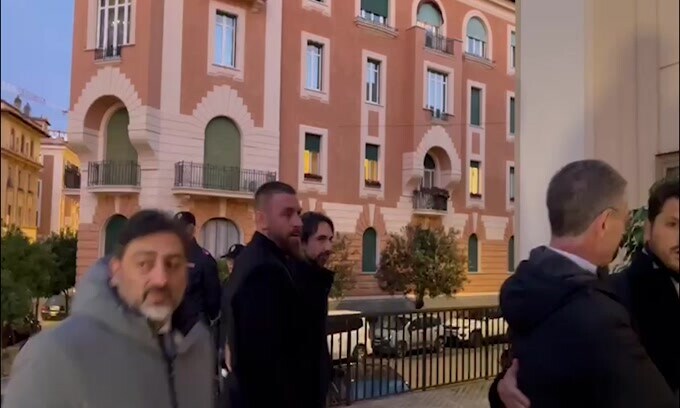 Daniele De Rossi arriva alla messa per Gianluca Vialli
