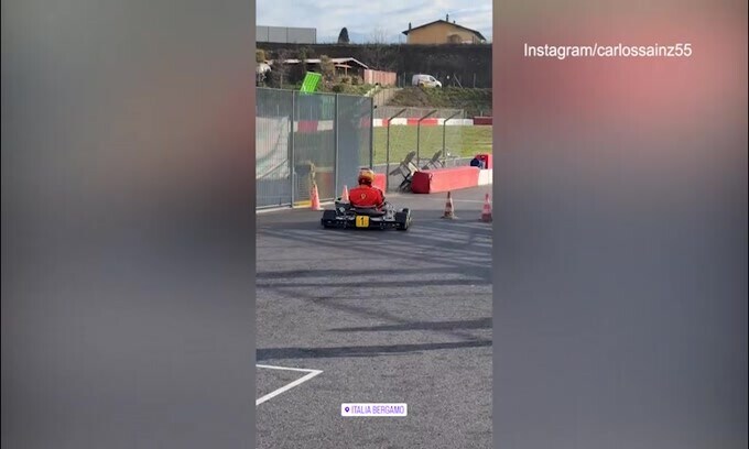 Ferrari, Sainz rientra in pista: il video sui go-kart