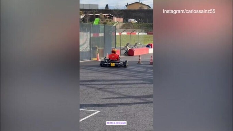 Ferrari, Sainz rientra in pista: il video sui go-kart