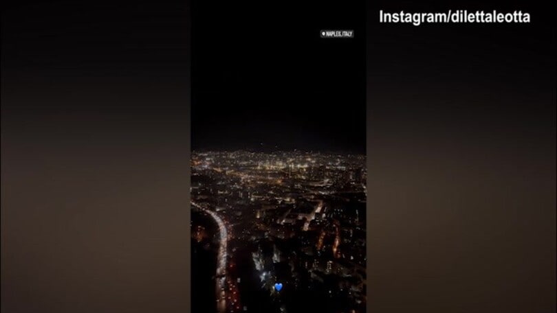 Napoli, Diletta Leotta sorvola la città