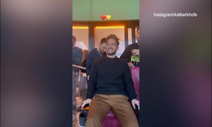Galatasaray, Mertens è l'idolo dei tifosi: l'accoglienza in tribuna è da urlo!