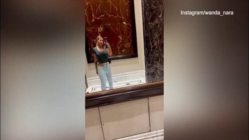 Wanda Nara, dopo l'incidente hot ecco... lo specchio!
