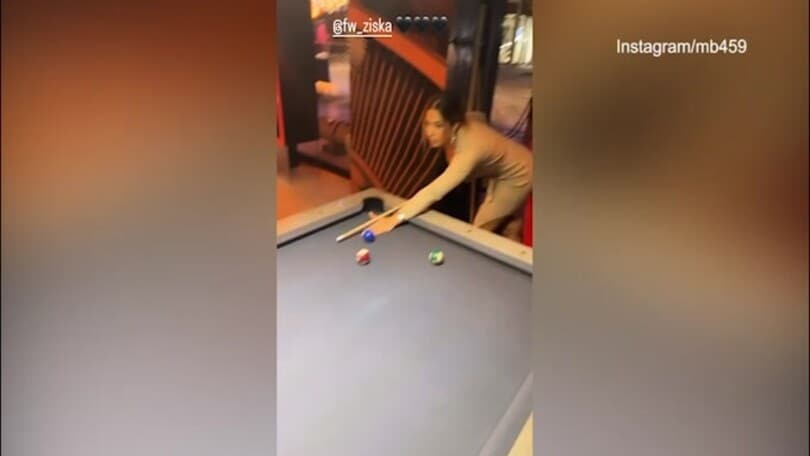 Biliardo, risate e neve: vacanza romantica per Supermario Balotelli