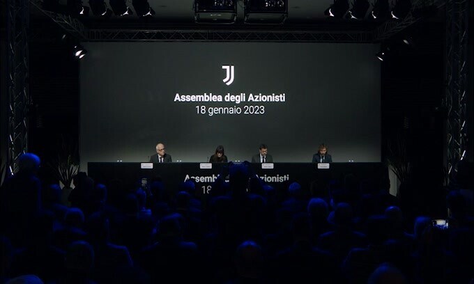 Agnelli: "Prima di iniziare un minuto di silenzio per Castano e Vialli"