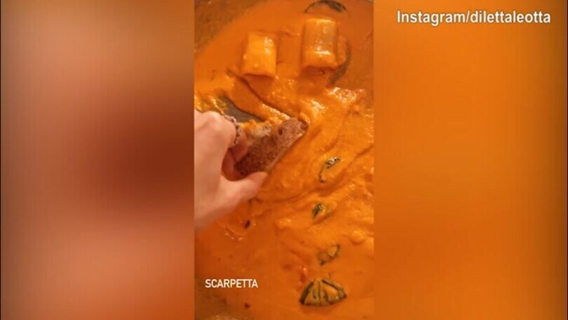 Diletta Leotta, pasta e...scarpetta!