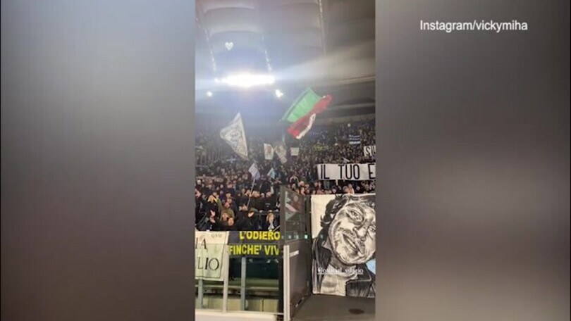 Lazio-Bologna, l'Olimpico tributa Mihajlovic