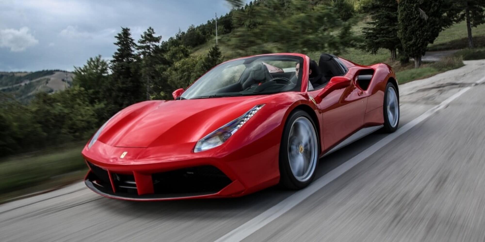 Indagine per evasione dazi doganali: confiscata anche una Ferrari Spider