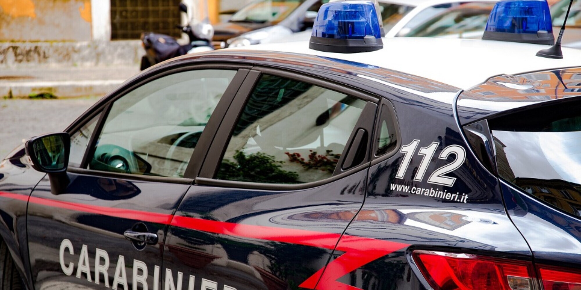 Si intestava le auto per girarle ai malviventi: la multa è salatissima!