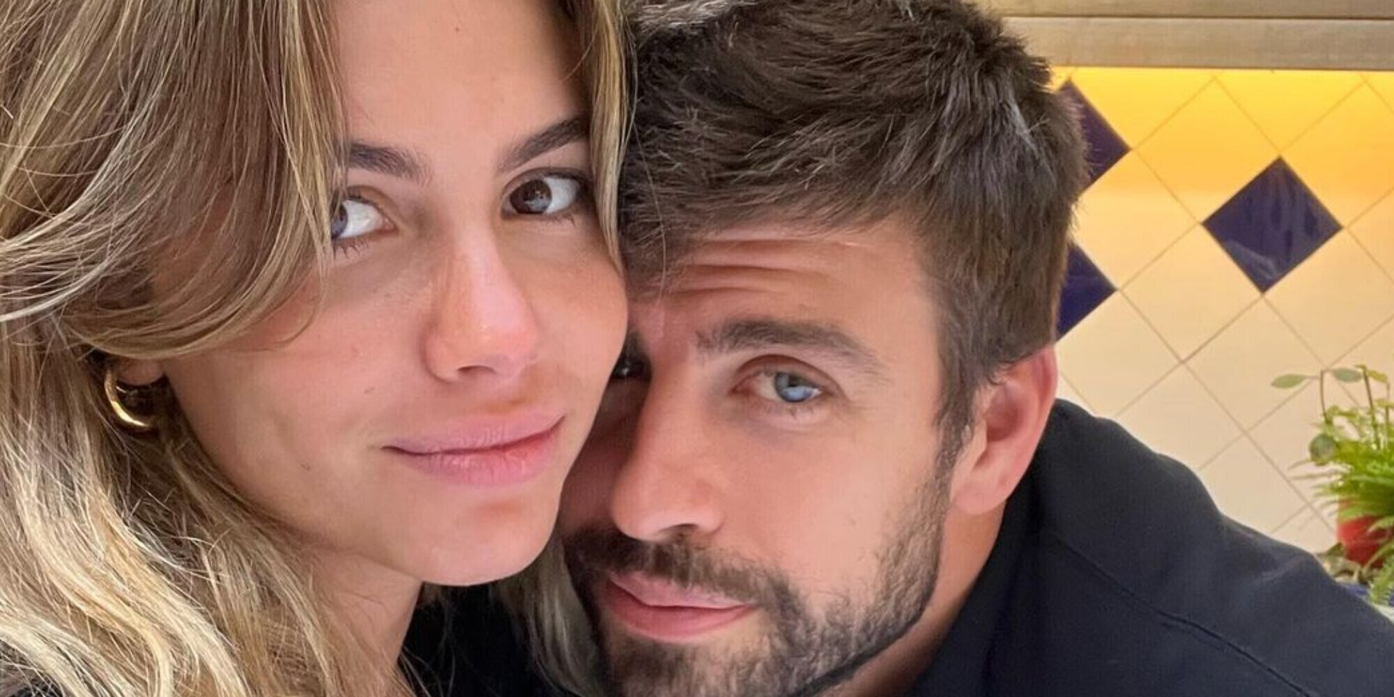 Piqué zittisce Shakira e il gossip: primo selfie di coppia con Clara Chia Marti