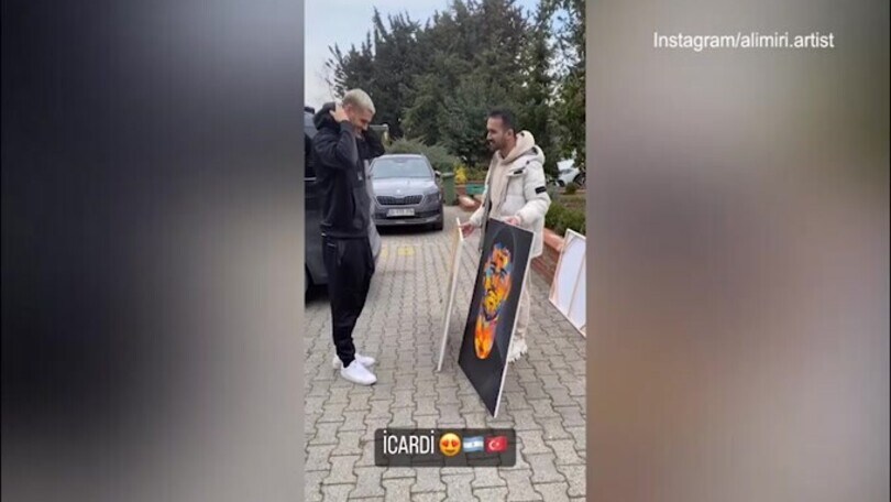 Icardi incontra il pittore: ecco il video del ritiro dei quadri