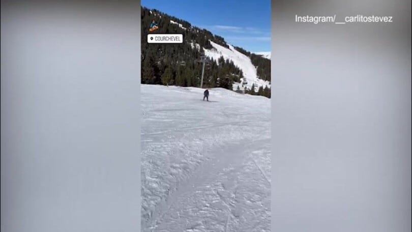 Tevez diventa l'Apache della neve: eccolo in snowboard