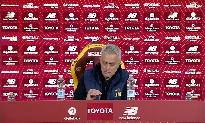 Mourinho: "Voglio allenare gente felice, Zaniolo purtroppo resterà"