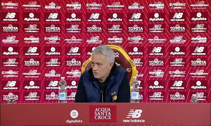 Mourinho: "Smalling via? Più facile che rimanga"