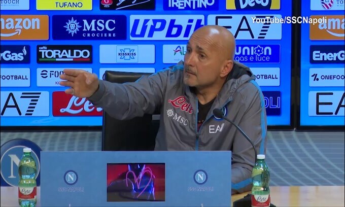 Spalletti alla giornalista: "Non capisco... lei è l'unica con la mascherina"