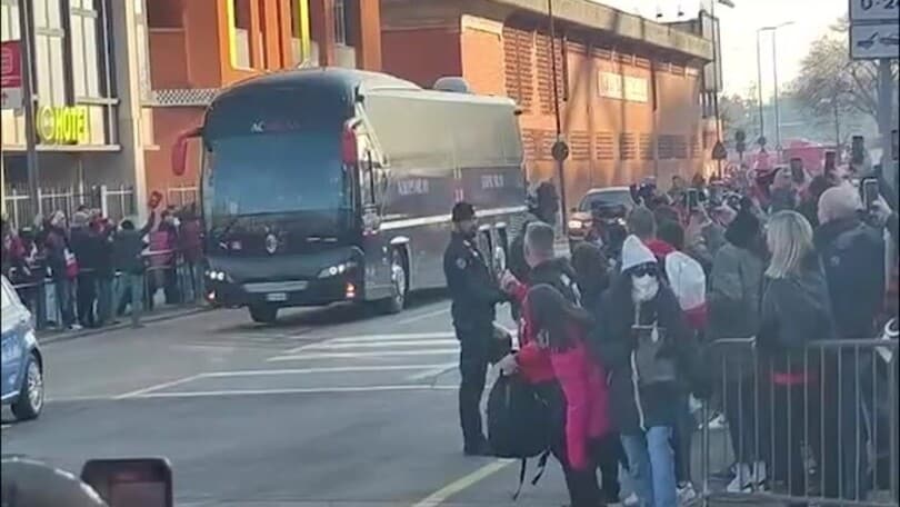 Milan-Sassuolo, i rossoneri arrivano allo stadio