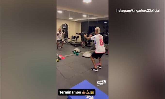 Preparazione da Guerrero: Vidal si allena con gli elastici