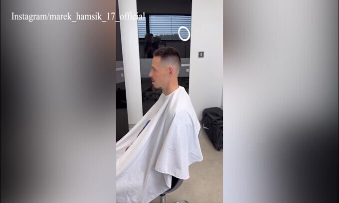 Hamsik stupisce tutti e perde la cresta