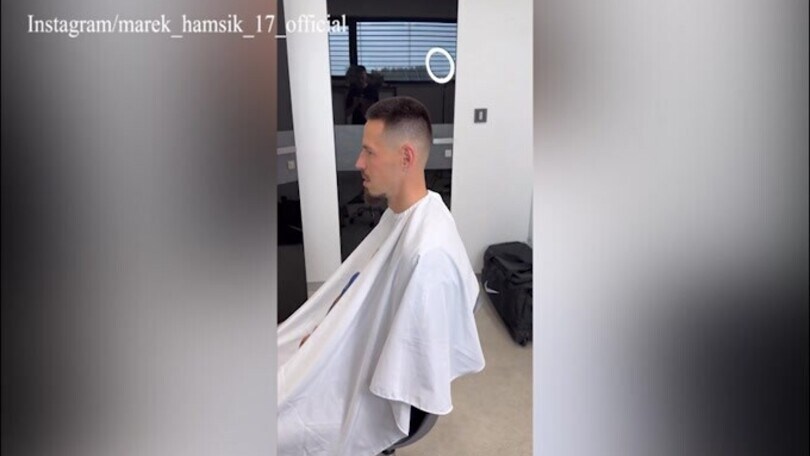 Hamsik stupisce tutti e perde la cresta