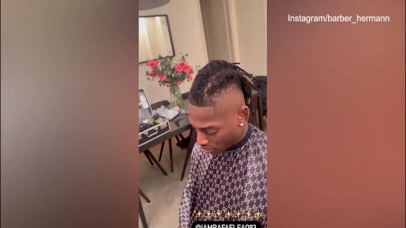 Leao si fa bello per il derby: ecco il video dal barbiere