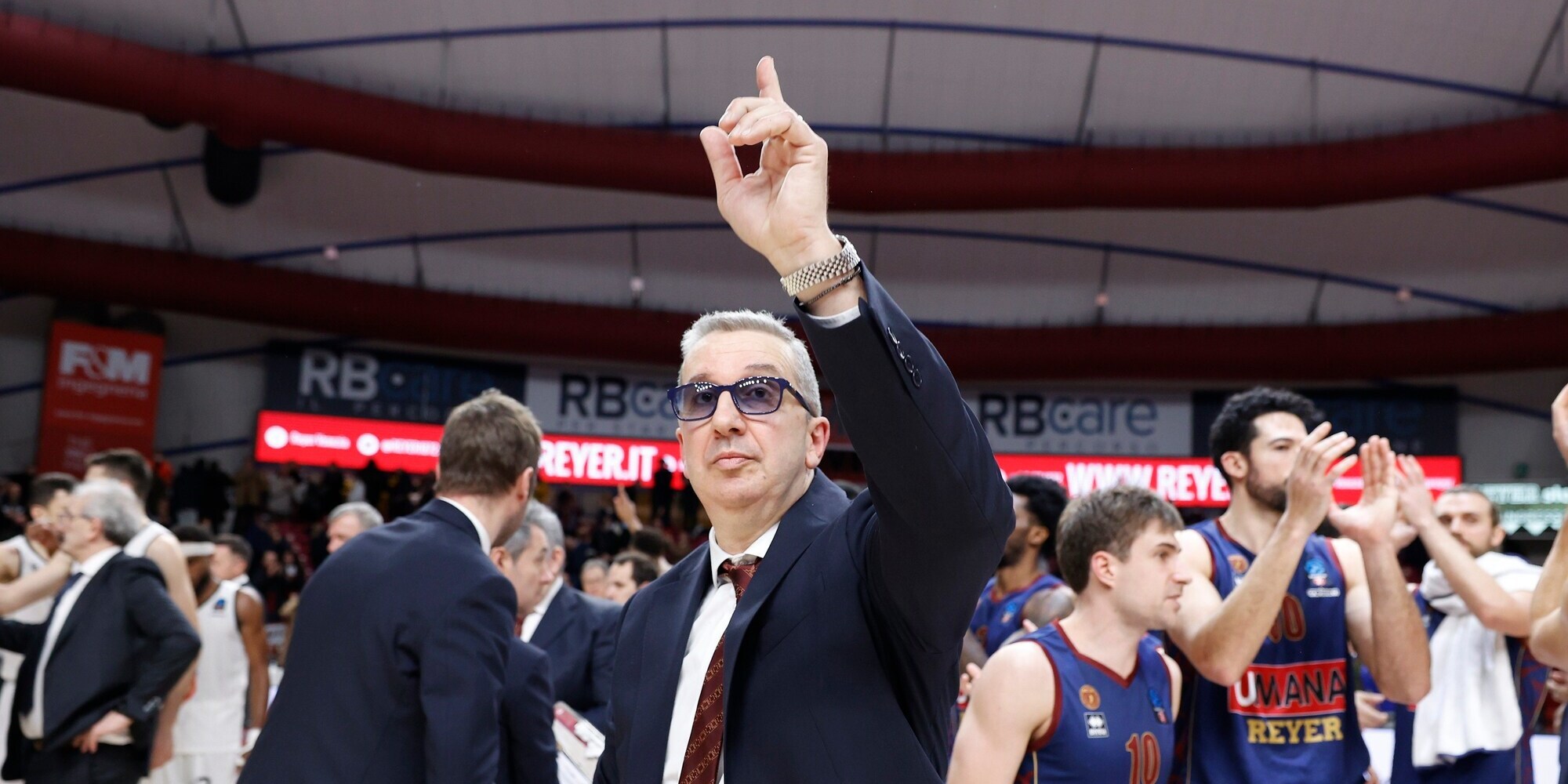 Basket, Venezia ha sbagliato i tempi: coach De Raffaele merita un tributo