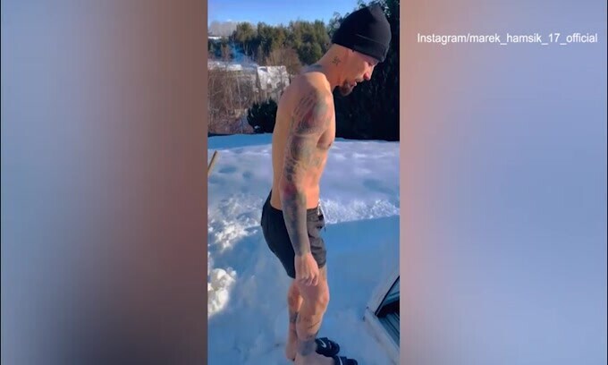 Il gelido risveglio di Marek Hamsik: immersione sotto zero