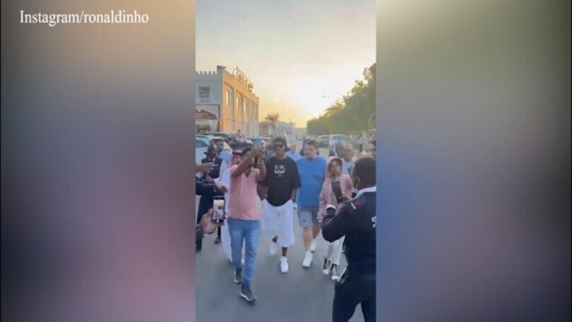 Ronaldinho a pranzo con gli emiri: ecco cosa si mangia
