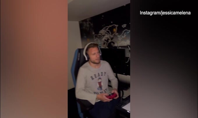 Jessica vuole le coccole ma Ciro Immobile ha altri piani: la gag social