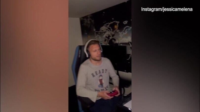 Jessica vuole le coccole ma Ciro Immobile ha altri piani: la gag social