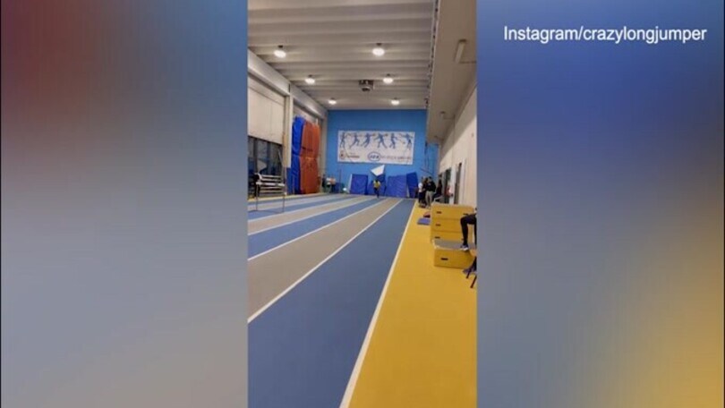 Nevica? Per Jacobs non ci sono problemi: eccolo versione fulmine giallo indoor