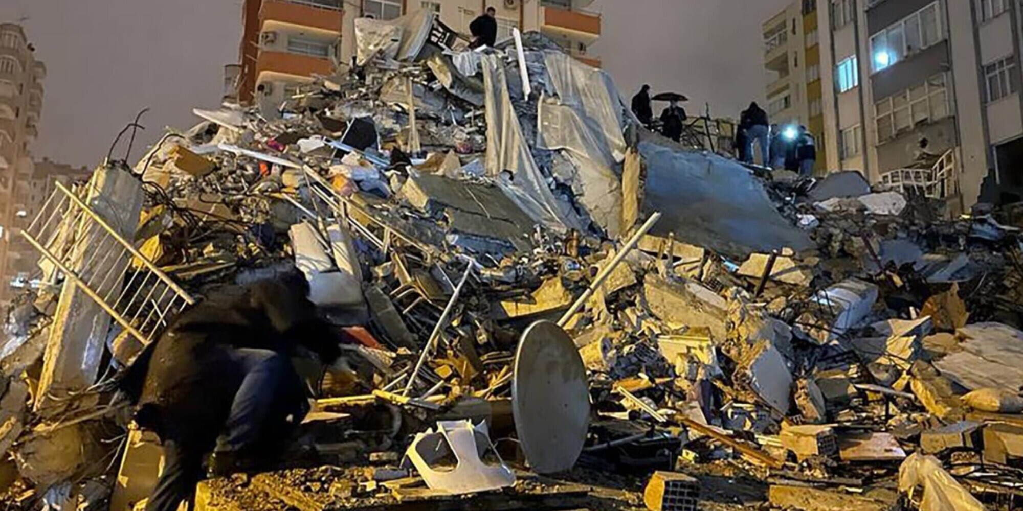 Un minuto di raccoglimento per le vittime del terremoto in Turchia