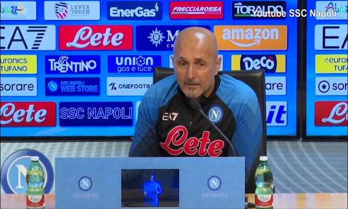 Spalletti scherza con il giornalista: "Lei fa la sentinella"