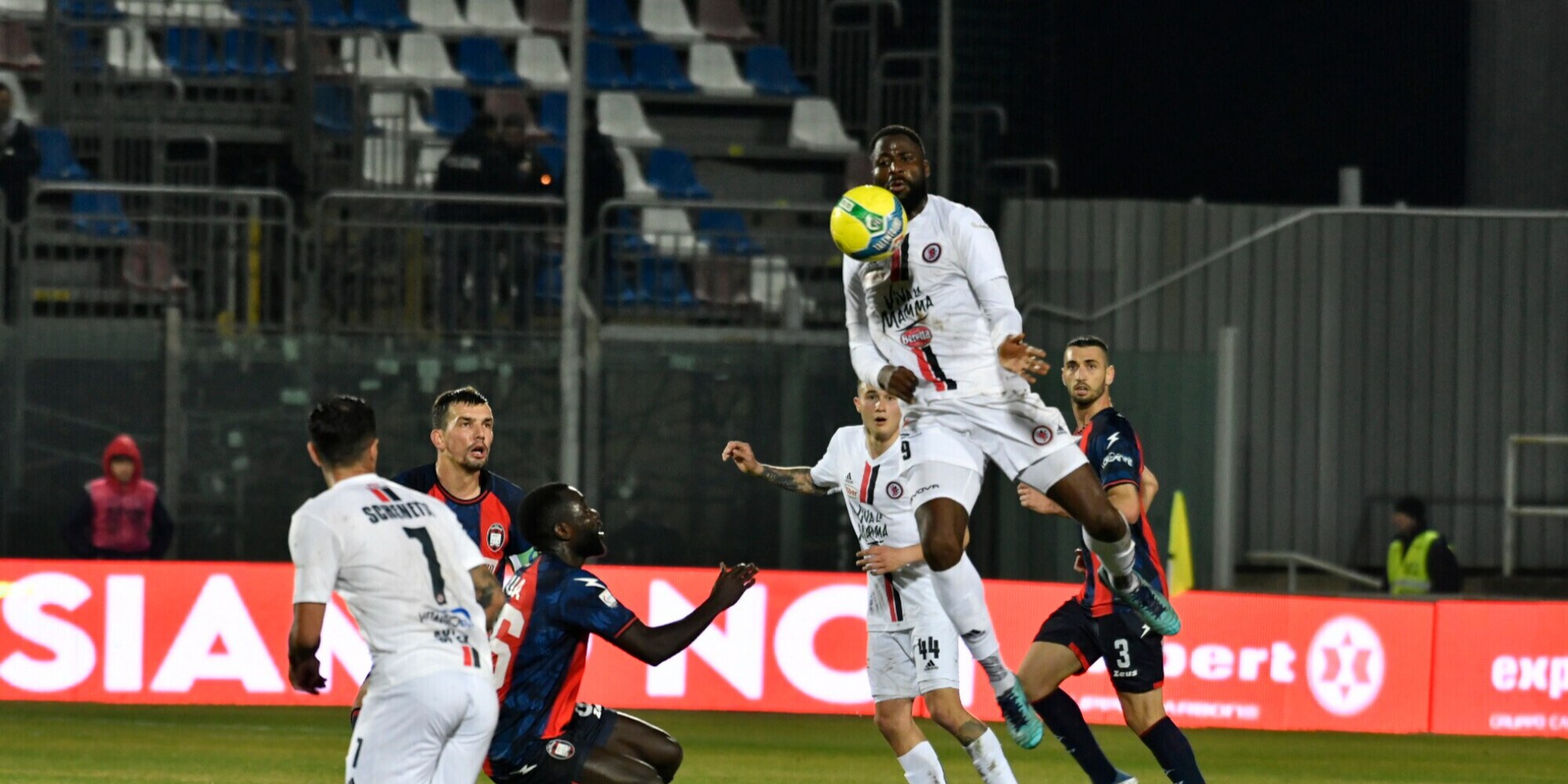 Serie C: il Crotone pareggia al 90', Entella fermato ad Olbia