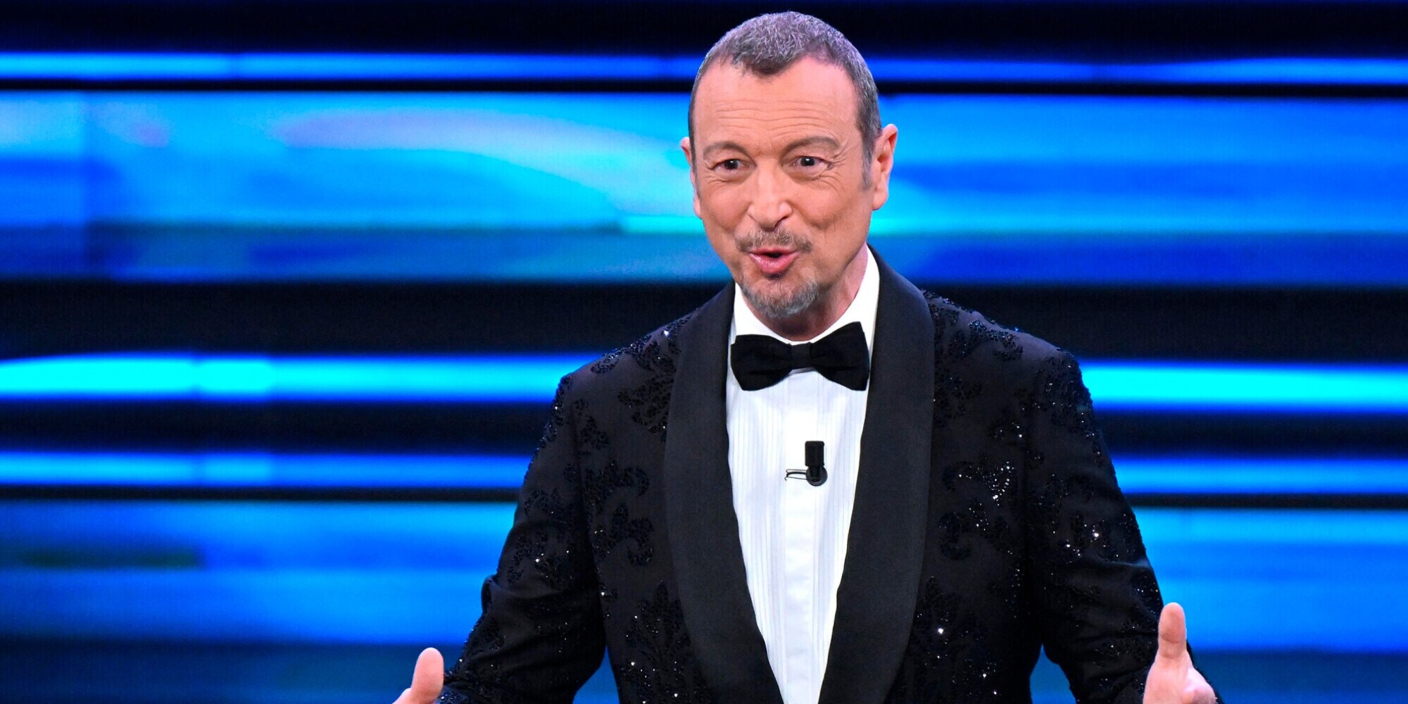 Sanremo 2023, Amadeus: la lettera social con i titoli delle canzoni emoziona il web