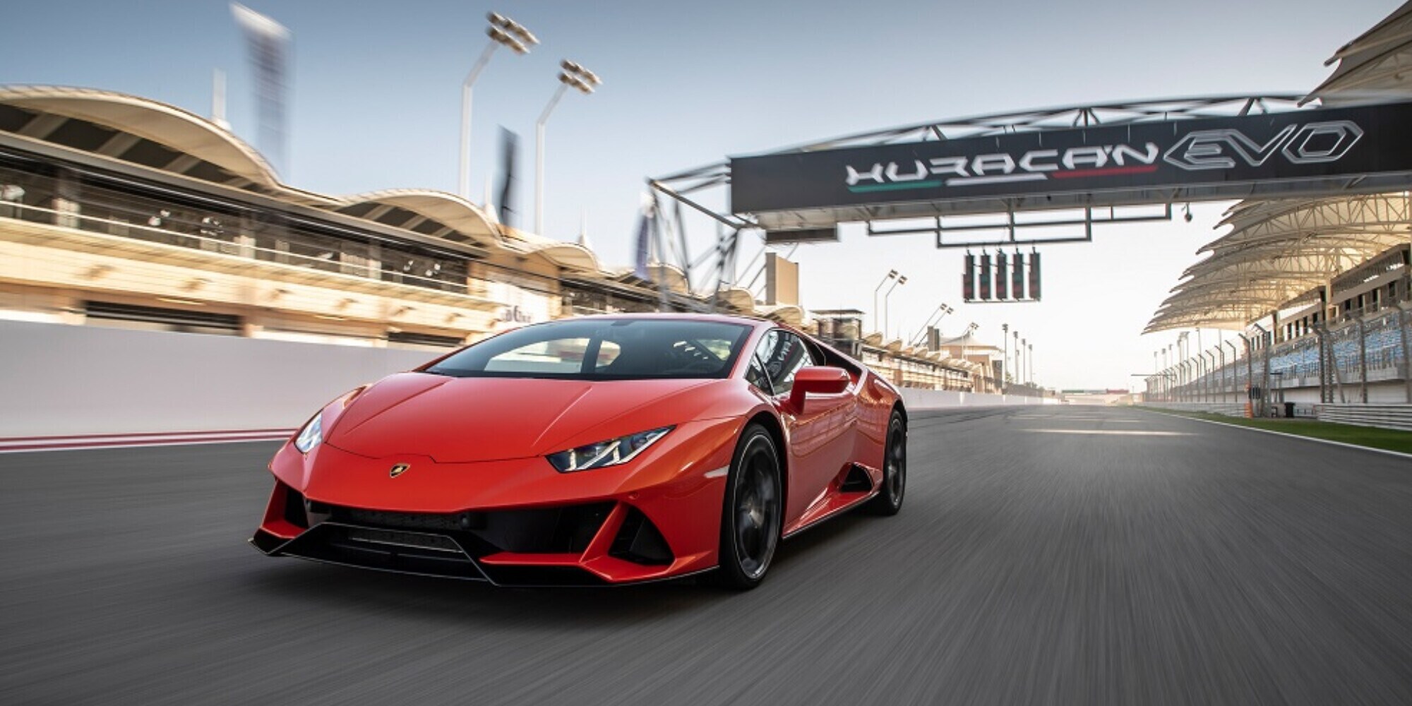 A San Valentino regalate un giro in Lamborghini: costa come un mazzo di rose!