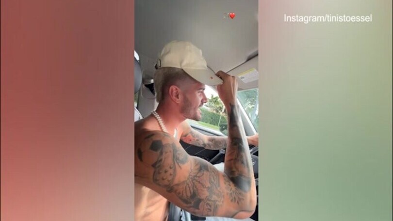 De Paul in auto a petto nudo: il video per San Valentino di Tini
