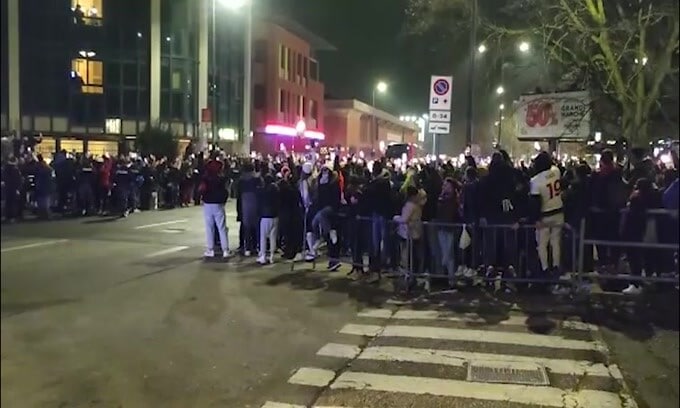 Milan-Tottenham, il pullman rossonero arriva allo stadio