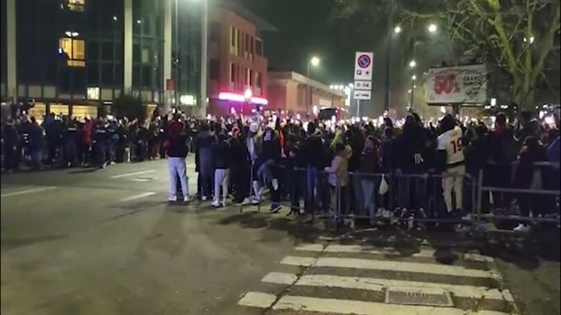 Milan-Tottenham, il pullman rossonero arriva allo stadio