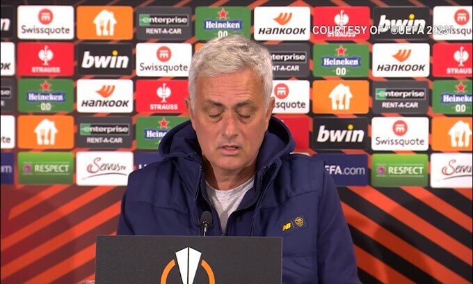 Mourinho: "Su Karsdorp il mio aggettivo è stato troppo pesante"